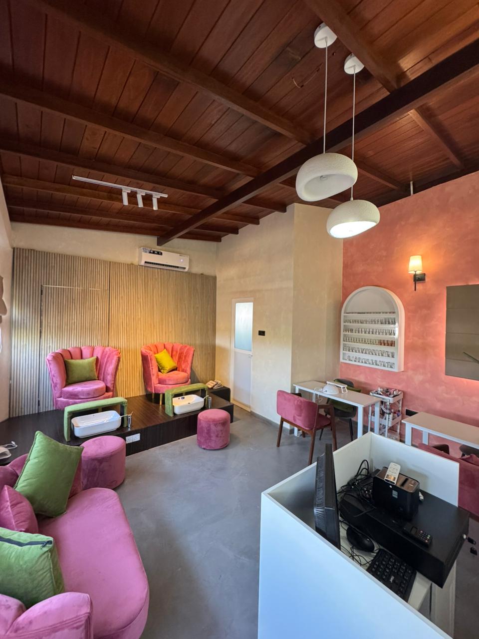 Bella’s Nail Studio Battaramulla salon interior
